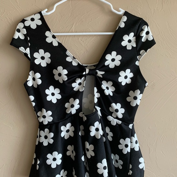 Black Top with White Flowers - Picture 3 of 3